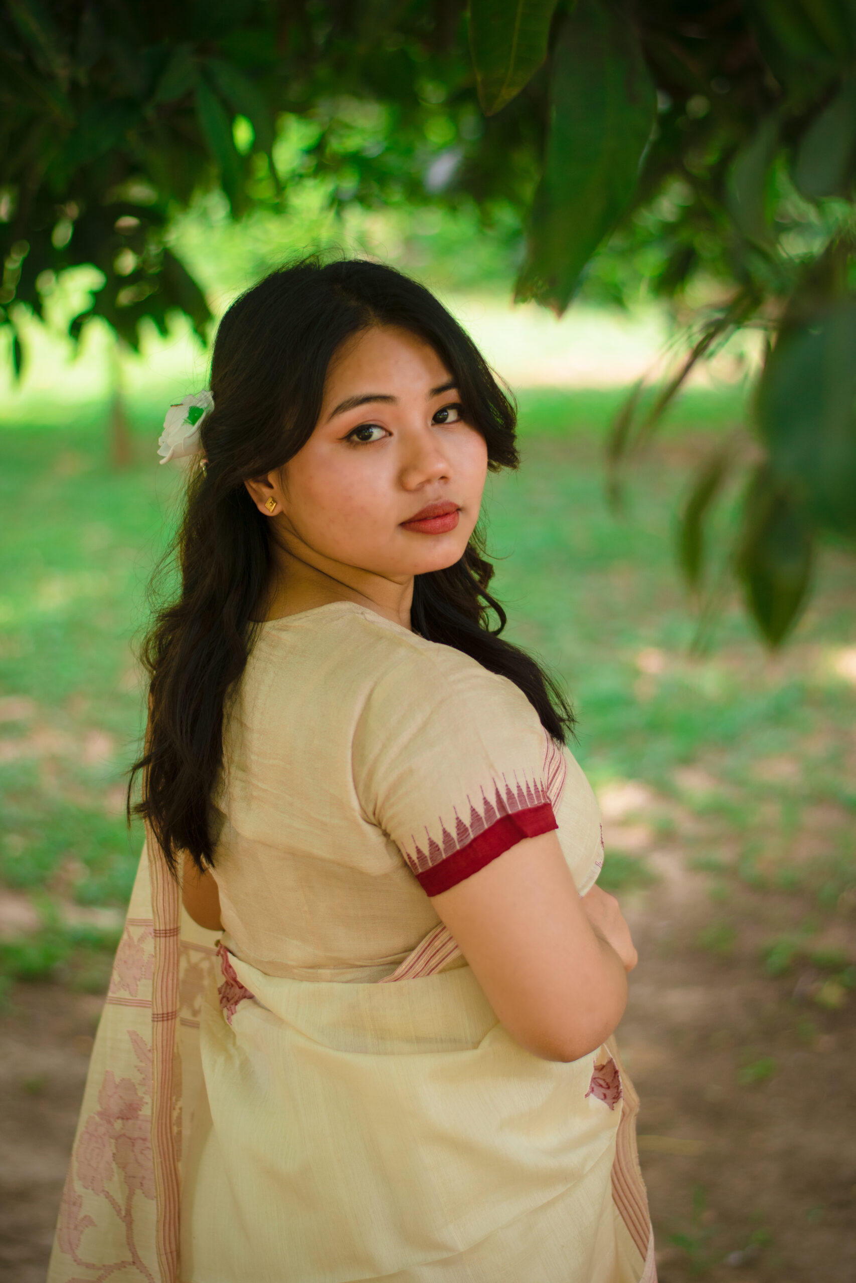 Handwoven Natural Tussar Silk Saree with red Floral Motifs - Image 2