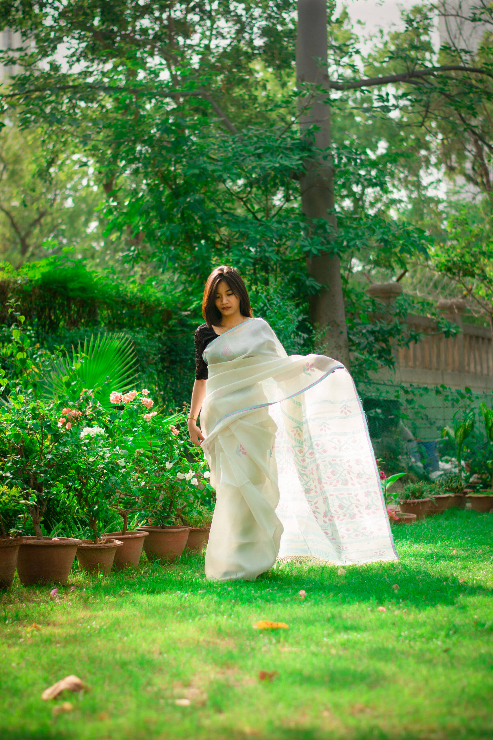 Cream colour Pure Mulberry Silk Saree with Icy Aqua Blue Border & Pink Stripes - Image 5