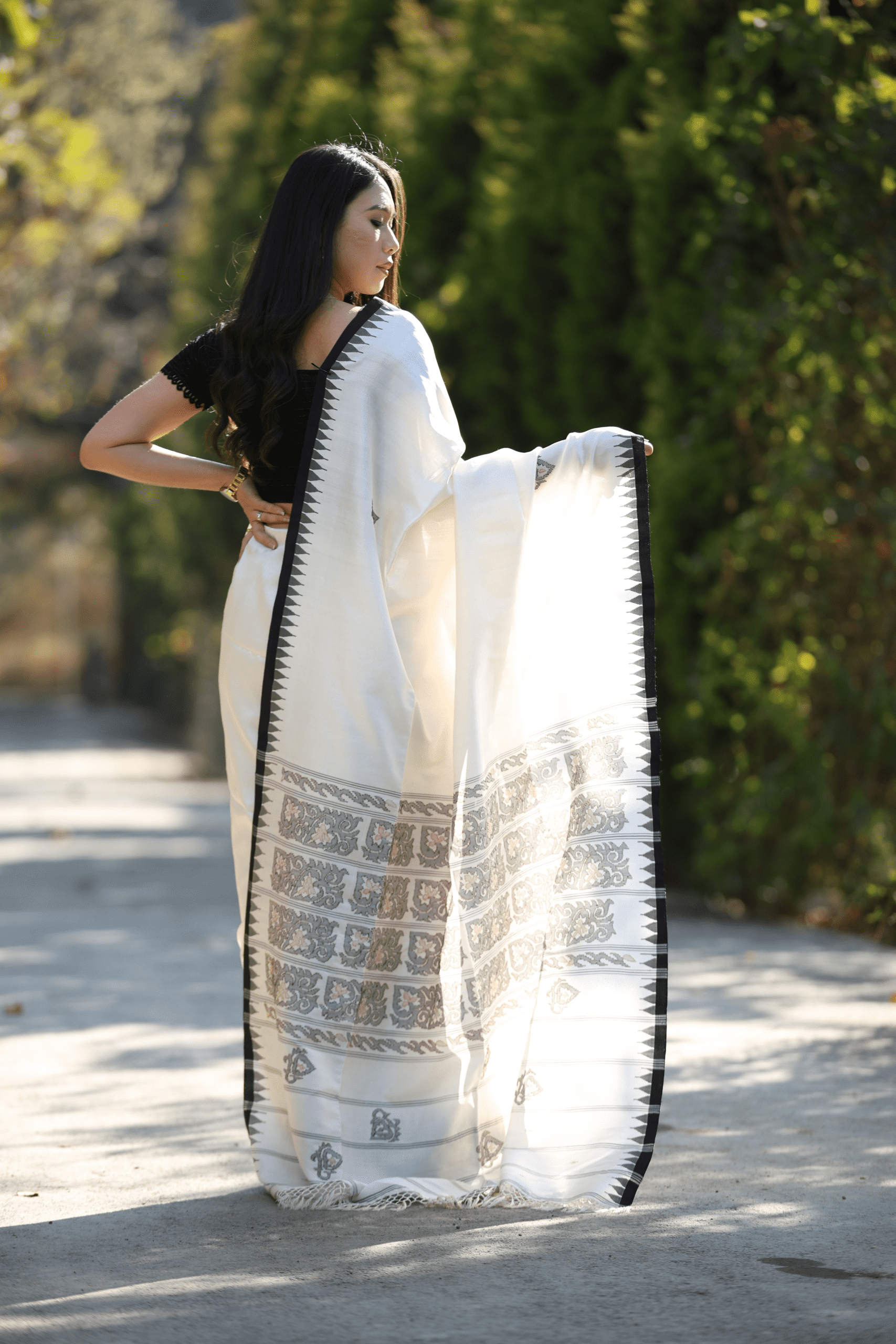 Classic White & Black Moirangphee Mulberry Silk Saree - Image 3