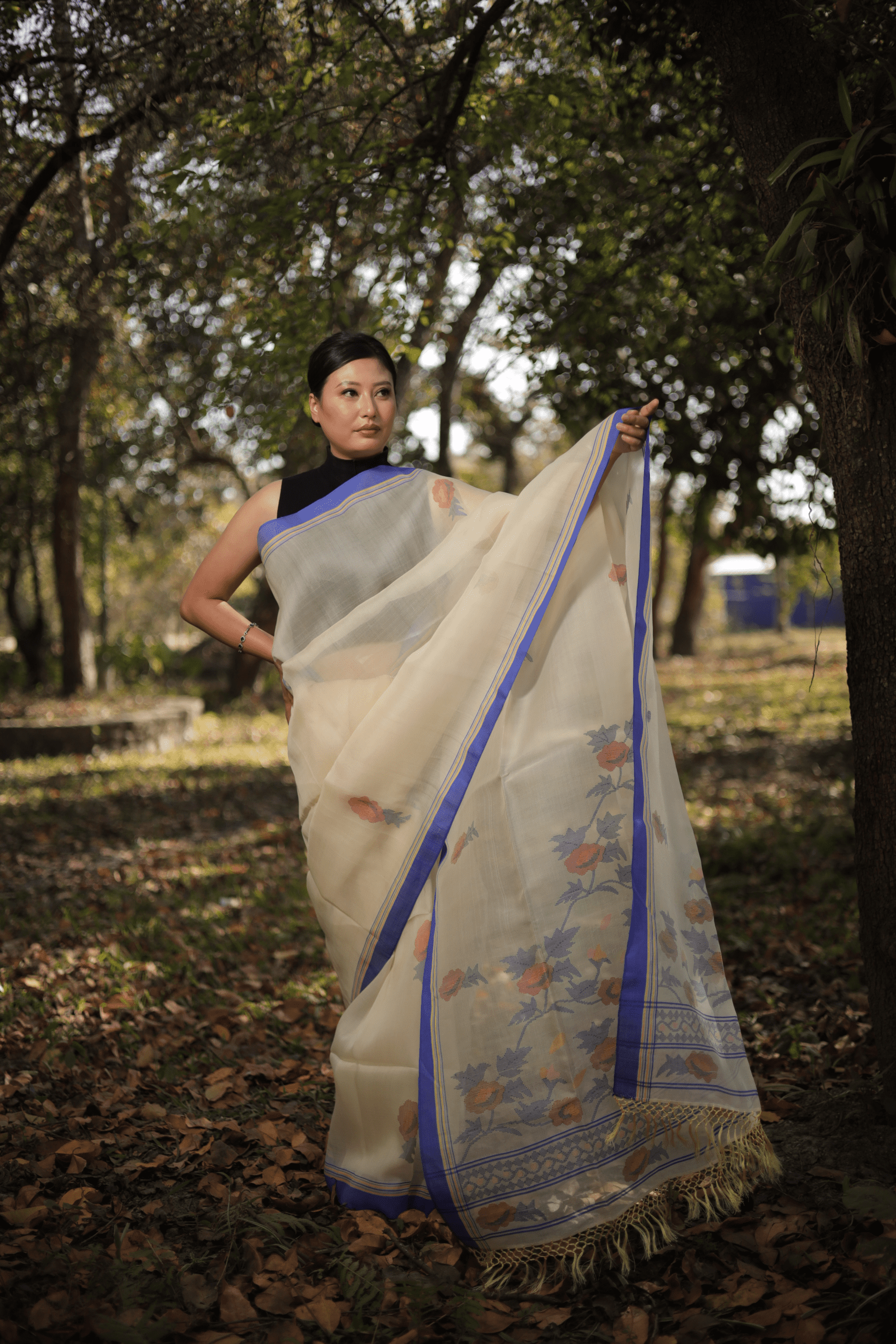 Elegant Mulberry Raw Silk Rani Sari with Blue Border - Image 2
