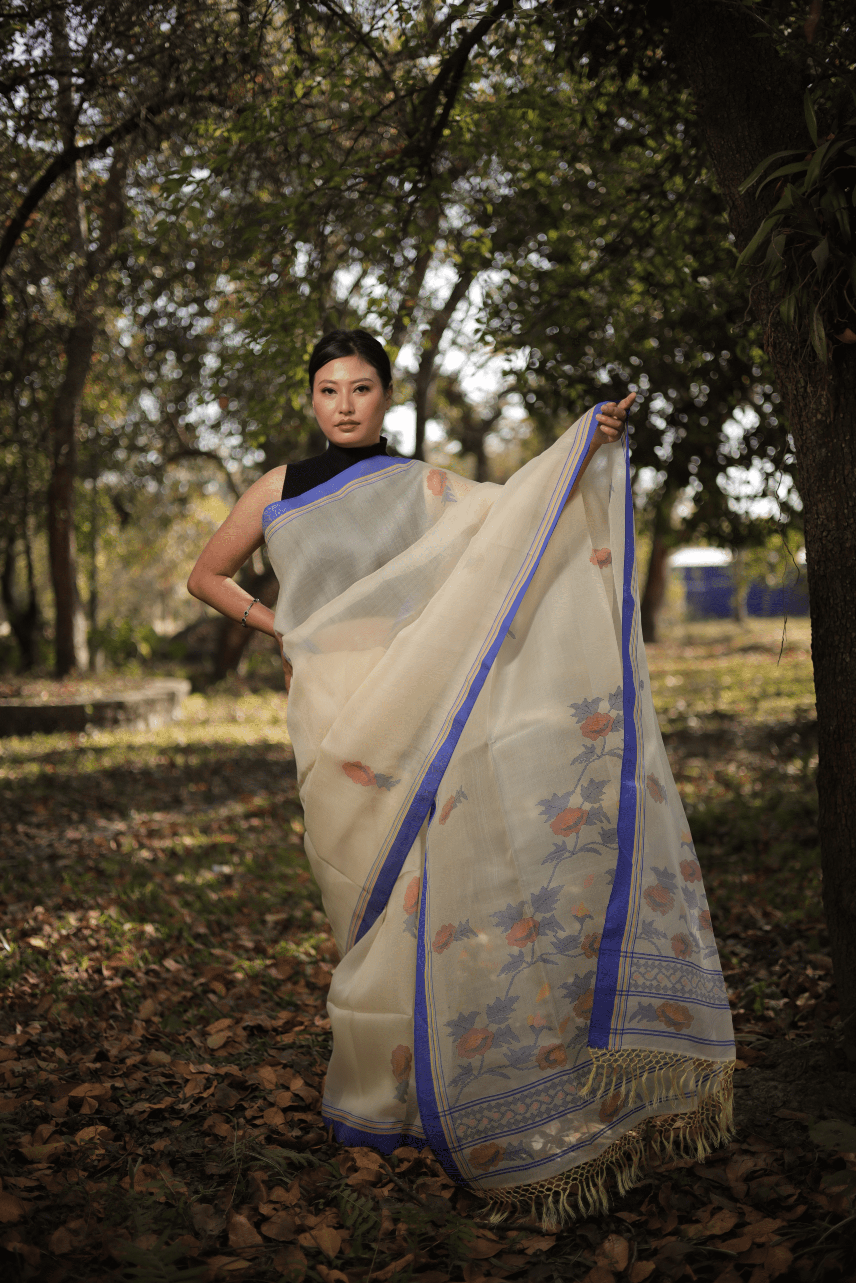 Elegant Mulberry Raw Silk Rani Sari with Blue Border - Image 4