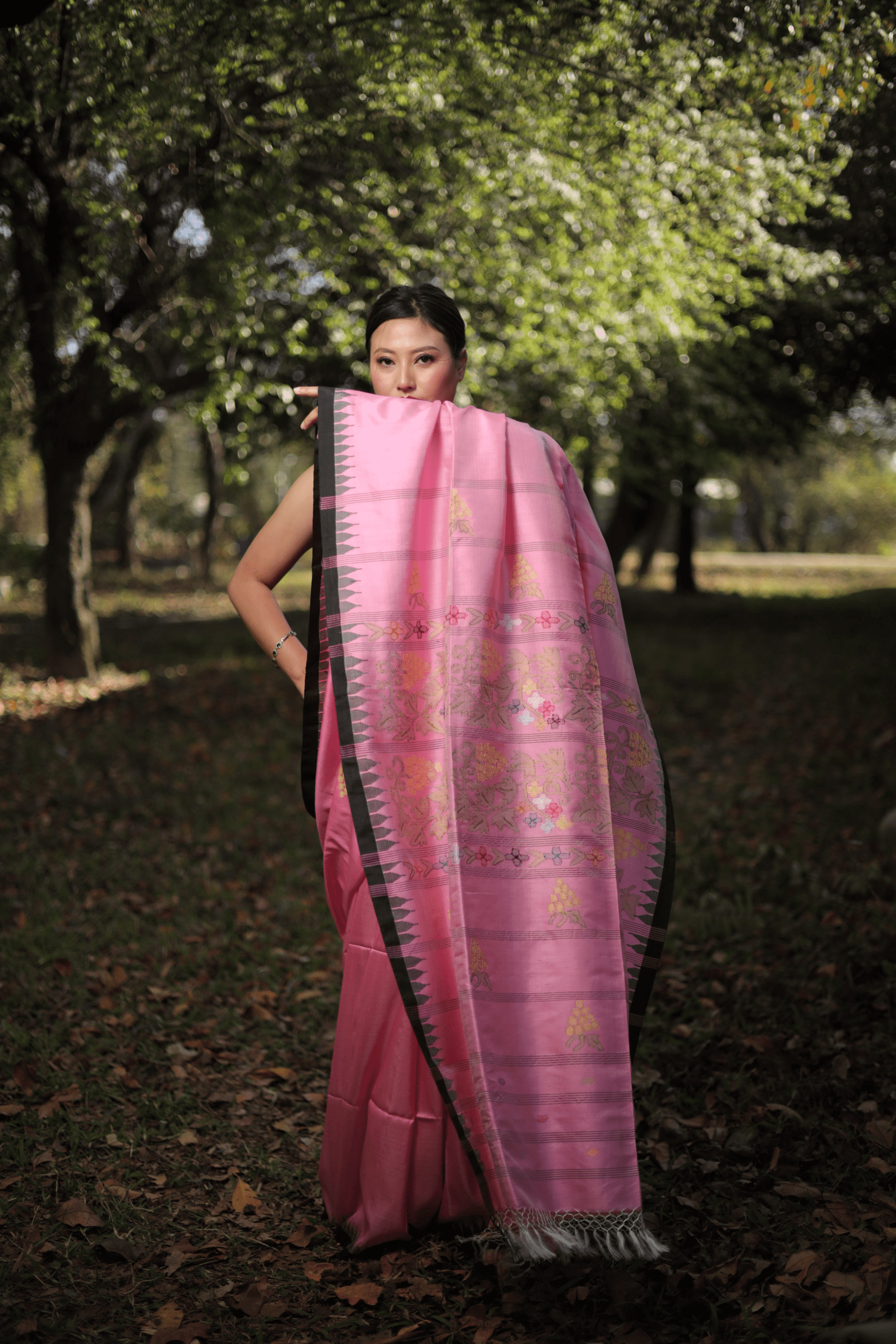 Rosé Dusk Moirangphee – Mulberry Silk Saree in Pink & Charcoal Grey - Image 4