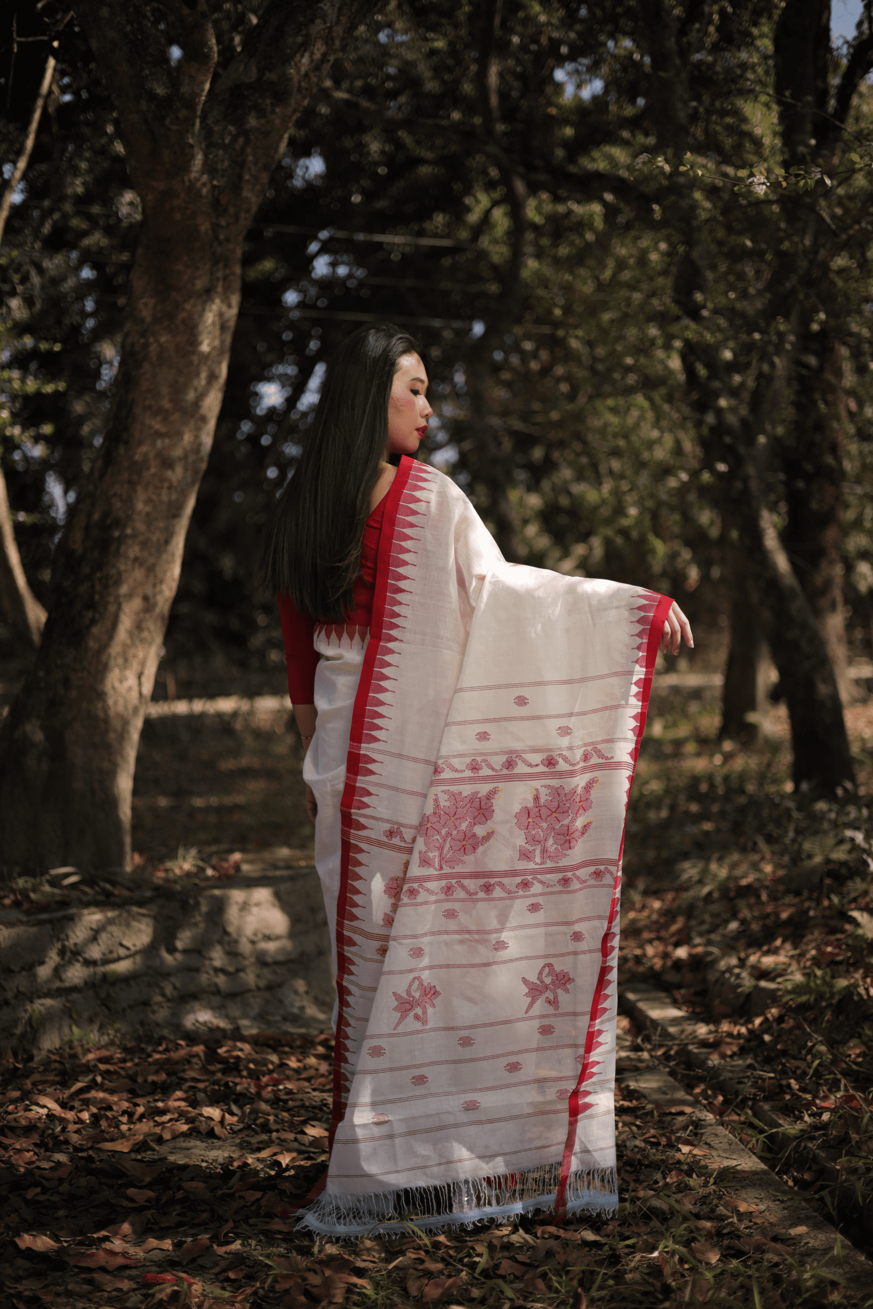 White Cotton Moirangphee Saree with Red Border - Image 4