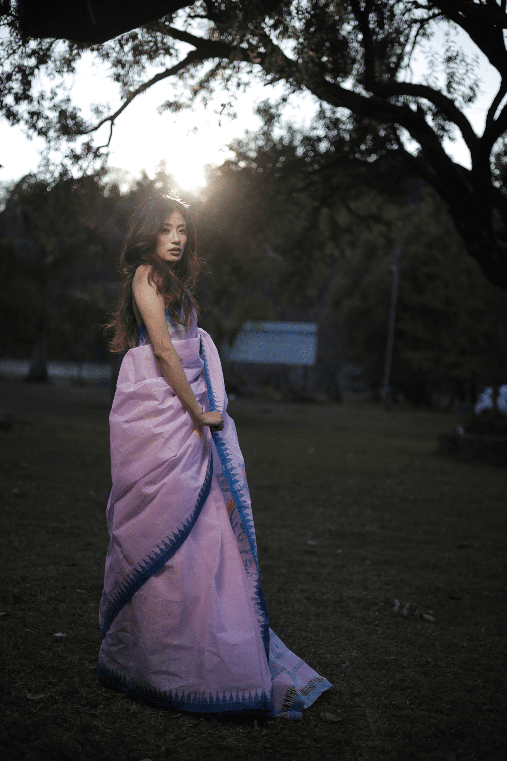 Graceful Pink Wangkhei Cotton Saree with Rich Blue Border - Image 4