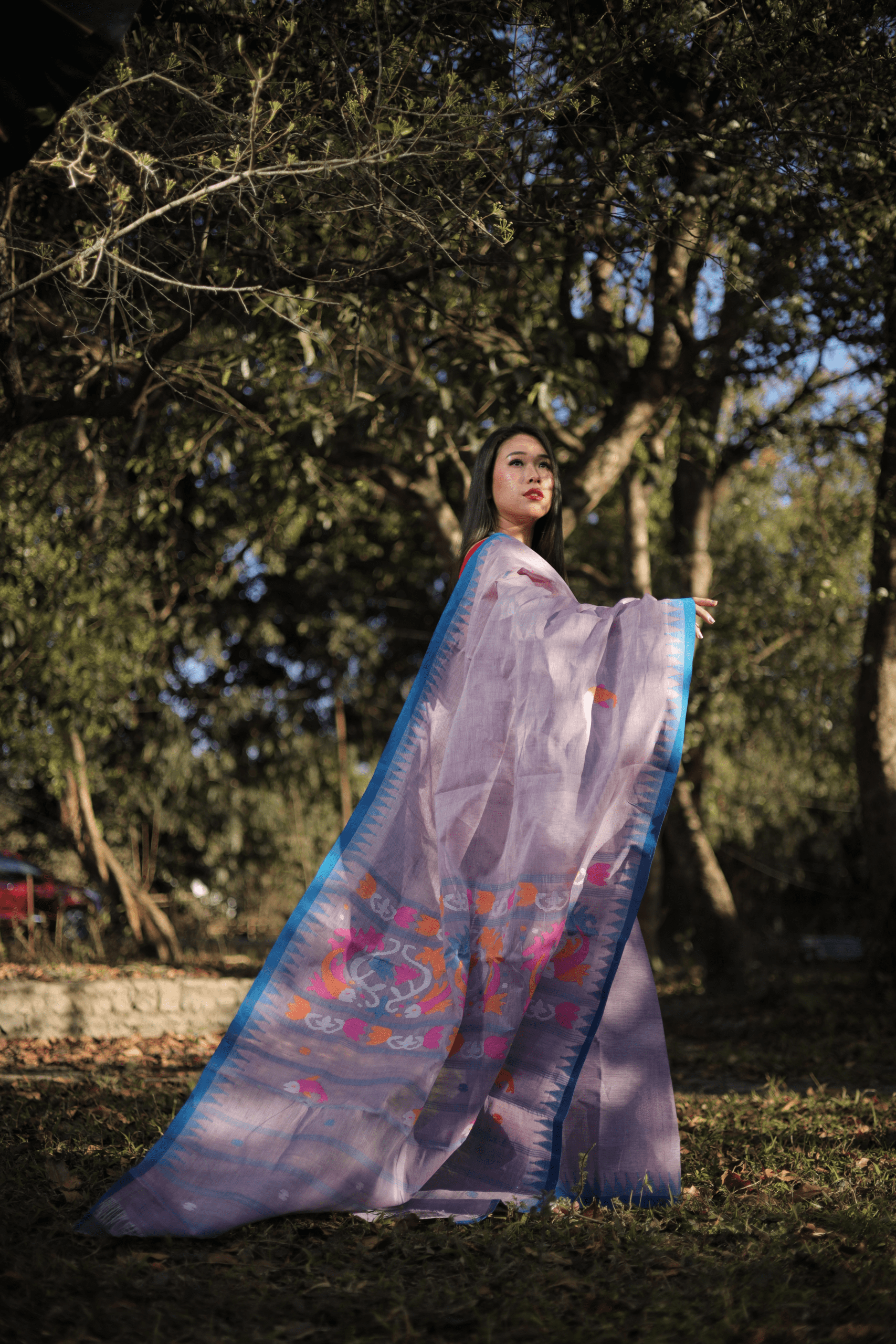 Muted Lavender Pink Wangkhei Cotton Saree with Bold Blue Border - Image 4